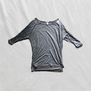 marbled gray 3/4 arm length comfy lightweight shirt, size medium.